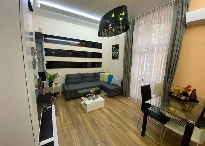 Cozy In Downtown - Tsar Samuil Street Apartment